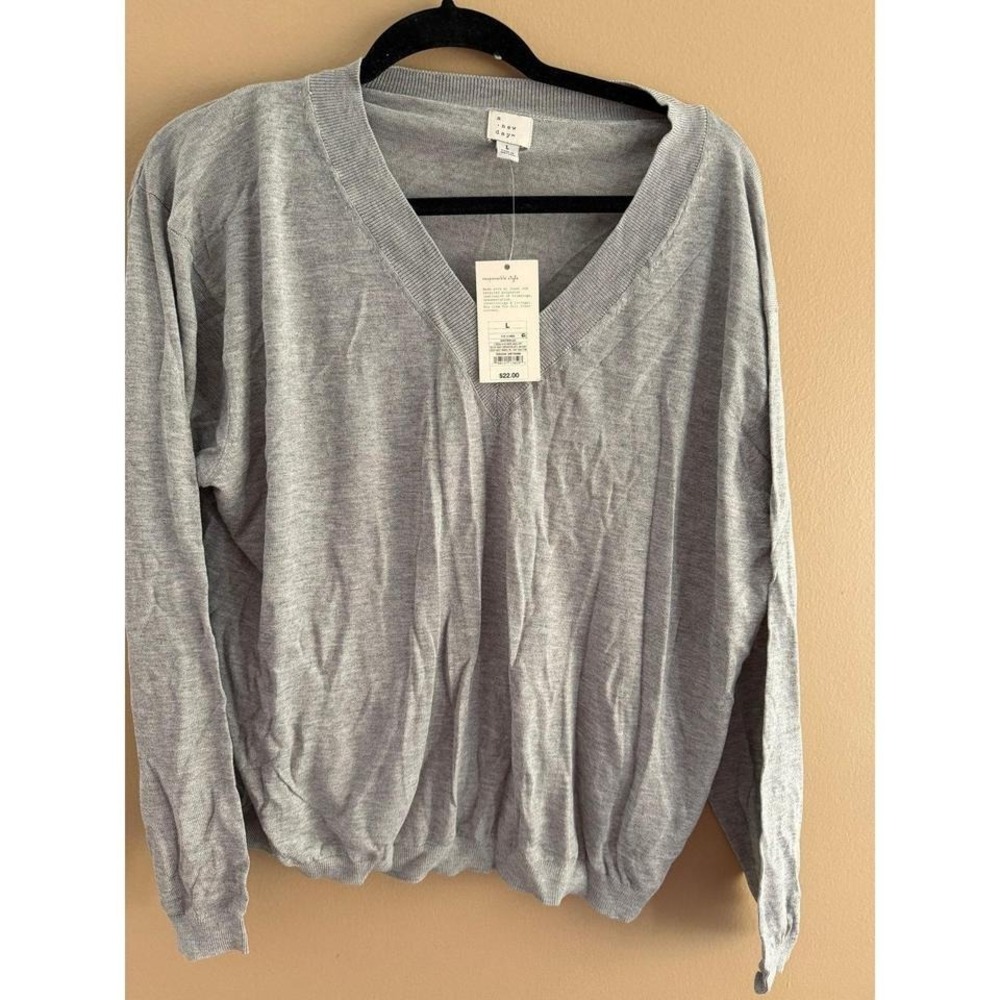 Grey sweater‎ size large NWT
